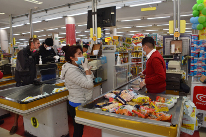 La ciudadanía ha acudido masivamente a los supermercados durante la emergencia sanitaria por el coronavirus.