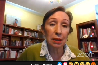 Emojis. Los legisladores correístas hablan entre aclamaciones.