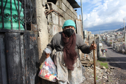 Entidades municipales y gubernamentales entregan alimentos a personas de escasos recursos