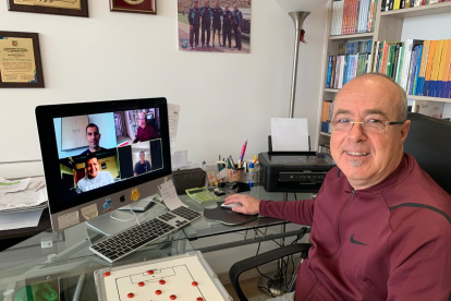 El seleccionador nacional sub-20 mantiene reuniones con su equipo de trabajo todos los días