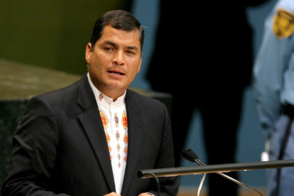 A finales de 2008, el expresidente Rafael Correa anunció que dejará de pagar parte de la deuda externa.