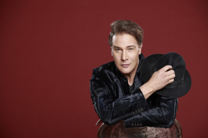 Fernando es conocido en muchas parte del mundo por sus innumerables telenovelas .