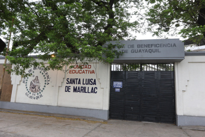 El silencio y la soledad están en la escena del portal del Santa Luisa de Marillac tras su cierre.