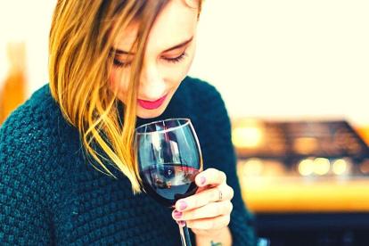 La composición de tu saliva influye en la experiencia de beber vino. Lo dice la ciencia.