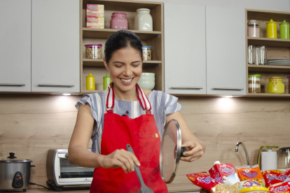 Licenciada en Hotelería y Restaurantes, opción cocina en el Liceo Hotelero y Turismo de Biarritz-Francia.