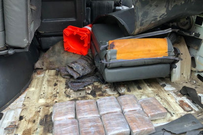 En tres operativos la Policía Antinarcóticos aprehendió cocaína y marihuana en varios sectores de Esmeraldas.