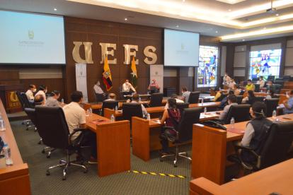 Sesión. El COE cantonal de Samborondón decidió cambiar de color de semáforo.