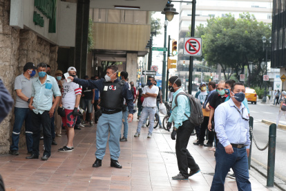 Situación. En Guayaquil todavía son comunes las aglomeraciones en los espacios públicos.