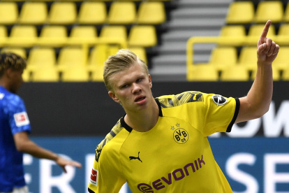 Erling Haaland, delantero del Borussia Dortmund, celebrar luego de abrir el marcador