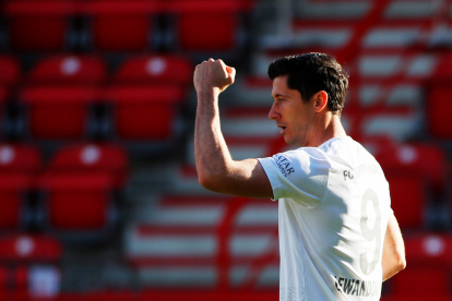 Robert Lewandowski abrió la ruta del triunfo para el Bayern desde el punto penal.