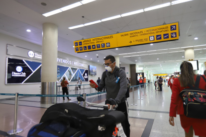 Imagen referencial. Desde el pasado 20 de marzo, los aeropuertos volvieron a retomar los vuelos humanitarios, para permitir el retorno de compatriotas.