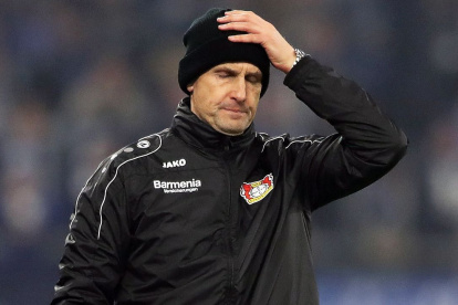 Heiko Herrliich, técnico del Augsburgo, no pudo dirigir a su cuadro en la reanudación de la Bundesliga.