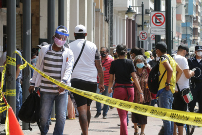 El cambio de semáforo en Guayaquil reactivo el comercio.