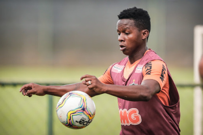 A mitad de año Juan Cazares podrá negociar abiertamente con cualquier club interesado en sus servicios.