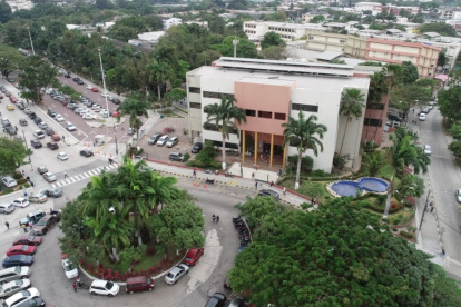 La Universidad de Guayaquil es la más grande del país, con 70.000 estudiantes matriculados.
