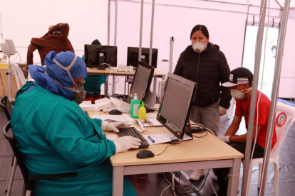 La atención médica se satura en el hospital del IESS en el sur