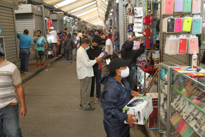 Control. La medida establece que los establecimientos de la bahía se abran por grupos para evitar las aglomeraciones.