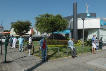 Atención. La ministra Romo dijo que no está previsto que los bancos dejen de trabajar el lunes 25 de mayo.