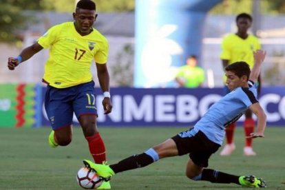 Emerson Espinoza (i) destaca por sus progresos en el formativas del cuadro italiano.