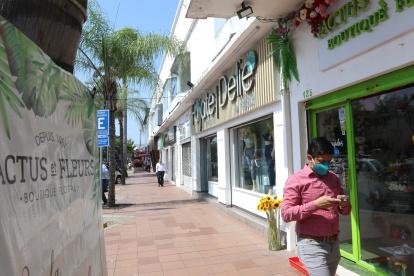 La zona comercial de Urdesa central se reactiva poco a poco.