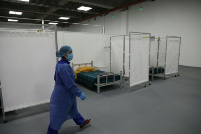 En el Centro de Atención Temporal "Quito Solidario" tiene capacidad para recibir a 370 pacientes con síntomas leves y moderados.