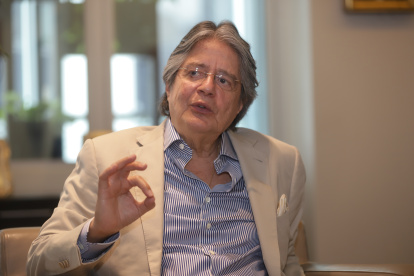 Guillermo Lasso lidera el fideicomiso que ha recaudado 9 millones de dólares para donar insumos médicos, medicinas y equipos a los hospitales para luchar contra el COVID-19