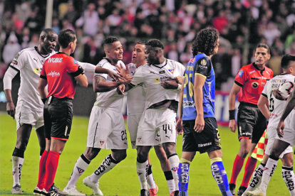 Liga  (Q) y Delfín definieron el título de 2019 cuando se estipuló el torneo con 16 clubes.