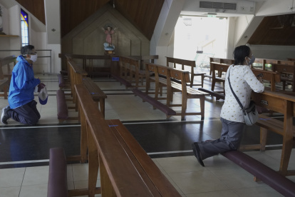 Las personas llegaron a la iglesia de la ciudadela Alborada.