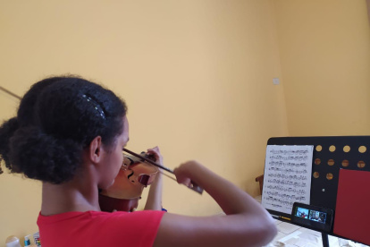 Los chicos reciben clases virtuales para continuar con su formación en valores.