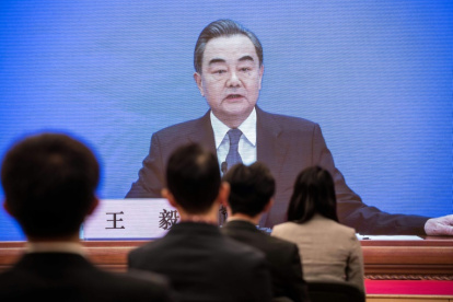 El ministro de Relaciones Exteriores de China, Wang Yi, durante una conferencia de prensa virtual del domingo 25 de mayo.