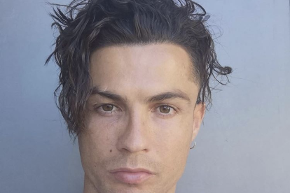 El luso alborotó las redes con su nuevo peinado.