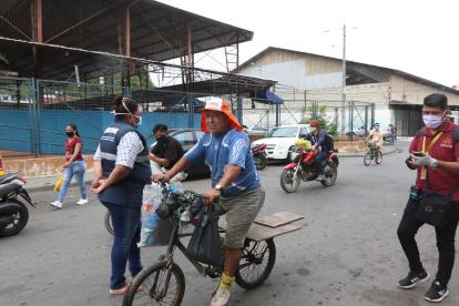 En el cantón Durán todavía hay quienes no usan la mascarilla.