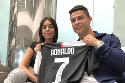 Georgina Rodríguez, modelo argentino, junto al delantero portugués Cristiano Ronaldo.