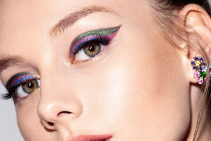 Ester Expósito sorprenderá ahora a  sus millones de seguidores con novedosos maquillajes.