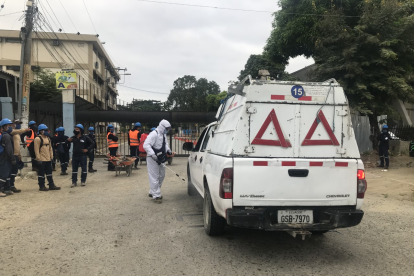 A las instalaciones solo ingresa personal que trabaja en las obras de construcción, bajo estrictas normas de bioseguridad.