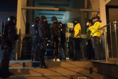 La Fiscalía efectuó cuatro allanamientos la mañana de este miércoles dentro de la investigación por posibles sobreprecios en pruebas COVID-19