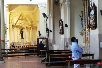 Fe. Los fieles llegaron desde temprano hasta el templo católico, situado en el corazón de la urbe.