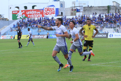 Leandro Vega es un arma sólida en las pelotas aéreos, así ha marcado varias anotaciones.