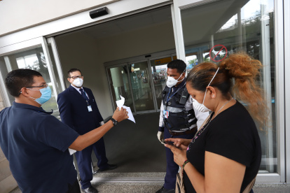 Desde el 1 de junio, los pasajeros deberán respetar los nuevos protocolos de bioseguridad implementados en los aeropuertos.