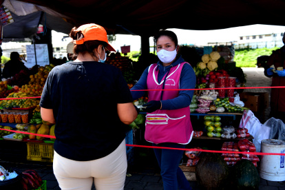 En tiempo de coronavirus es más importante seleccionar lo que se come. En la foto una persona en un mercado de Quito. 



02 de mayo de 2020

KARINA DEFAS 

Agencia (ag-expreso ag-extra ag-quito)