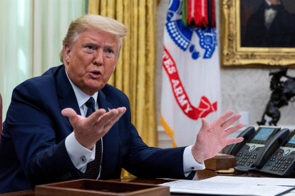 Trump firmó una orden ejecutiva que busca regular a Facebook, Google y Twitter por la forma en que controlan el contenido en línea.