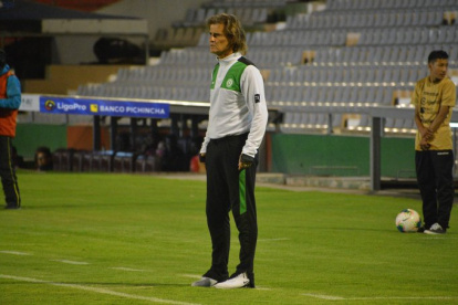 El técnico Rubén Darío Insúa comentó que regresará al país para retomar los entrenamientos de Liga de Portoviejo.