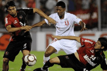 Ángel Cheme (c) jugó bajo el nombre de Gonzalo Chila en Liga de Quito.