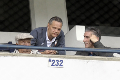 Liga de Quito rechazó las declaraciones de Nassib Neme, presidente de Emelec, contra Rodrigo (i) y Esteban Paz (c).