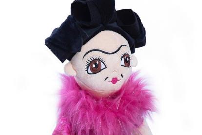 La muñeca esta hecha por mano de obra ecuatoriana.