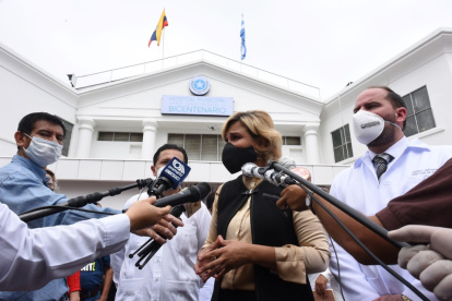 La alcaldesa Cynthia Viteri, durante la inauguración del nuevo hospital.