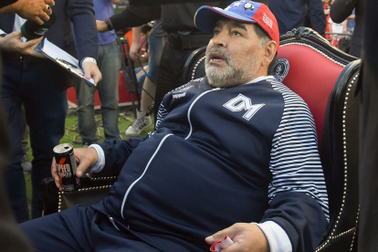Siempre polémico, Diego Armando Maradona no tiene segura su continuidad en Gimnasia.