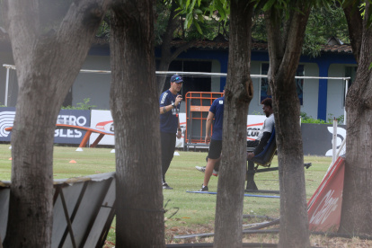 Jugadores y miembros del cuerpo técnico de Emelec aceptaron la reducción de sus sueldos, como medida para ayudar al club.
