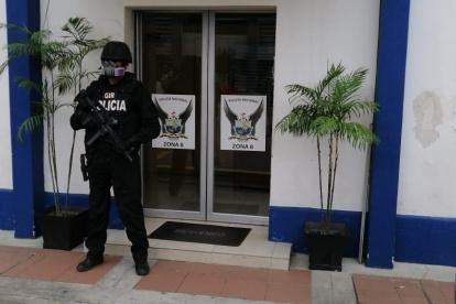 El comandante de la Policía explicó que Bucaram está recibiendo el trato como un expresidente de la República.