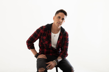 "El disco para mamá", que incluye siete covers y cinco temas de su autoría, fue lanzado el pasado mes de mayo.